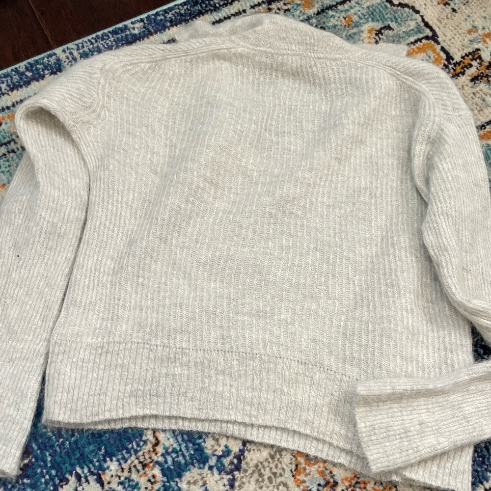 Everlane Women's V-Neck Sweater in Cream - Picture 6 of 6
